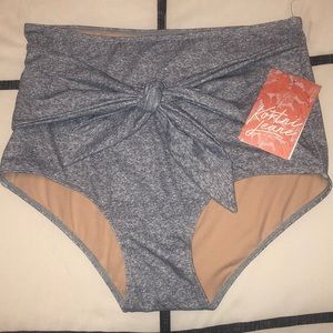 BNWT Kortni Jeane tie front bottoms!